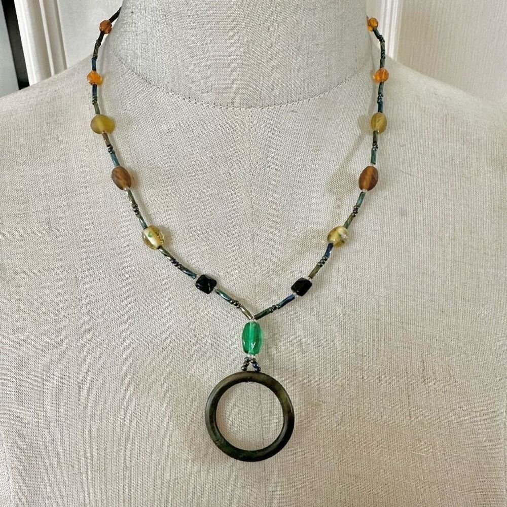 Green open circle beaded pendant necklace